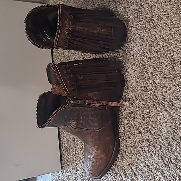 Circle G Women’s Booties size 7 - Picture 2 of 4